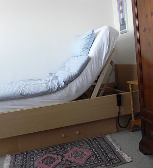 Schlafzimmer verstellbares Einzelbett